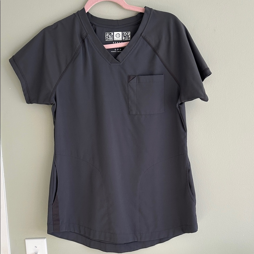 Wonder wink renew scrub top